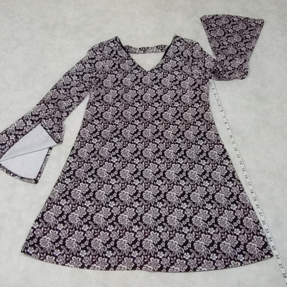 SIGNATURE ROBBIE BEE Black with Red Accents Floral Print Split Bell Slee… - Picture 5 of 9